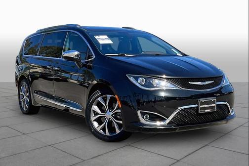 Brilliant Black Crystal Pearlcoat 2018 Chrysler Pacifica Limited