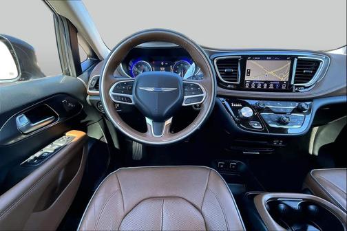 Brilliant Black Crystal Pearlcoat 2018 Chrysler Pacifica Limited