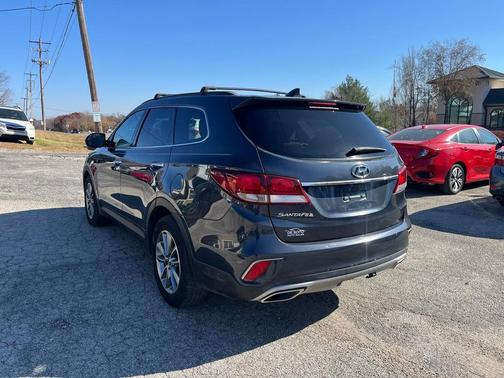 2017 Hyundai SANTA FE SE