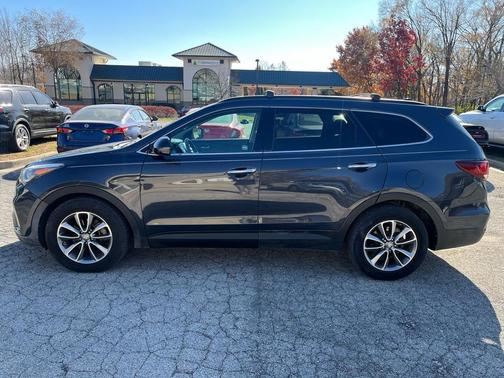 2017 Hyundai SANTA FE SE