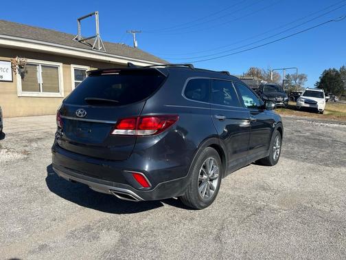 2017 Hyundai SANTA FE SE