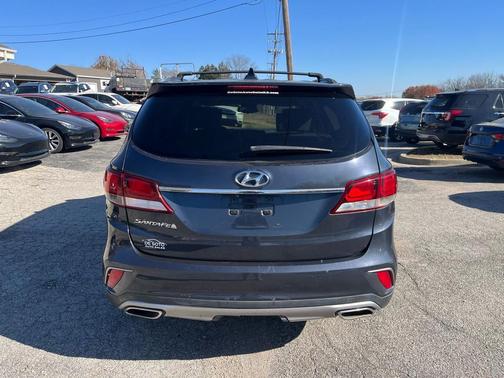 2017 Hyundai SANTA FE SE