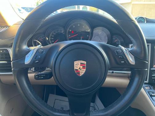 2015 Porsche Panamera 4