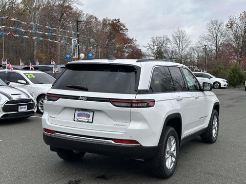 2025 Jeep Grand Cherokee Laredo