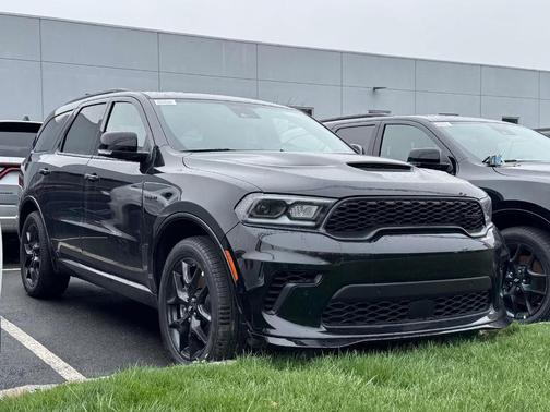 DB Black Clearcoat 2026 Dodge Durango GT HEMI V8