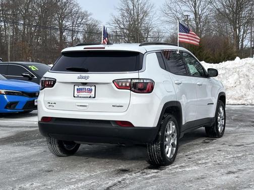 2022 Jeep Compass Latitude Lux
