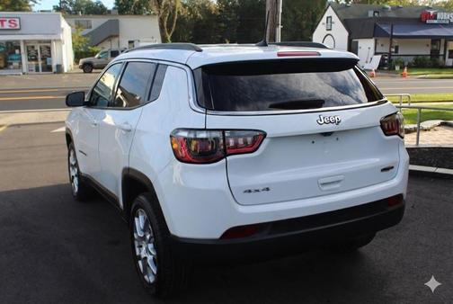 2022 Jeep Compass Latitude Lux