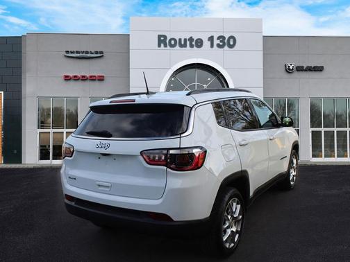 2022 Jeep Compass Latitude Lux