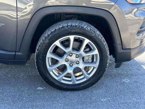 2023 Jeep Compass Latitude Lux