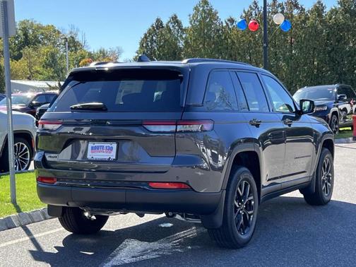 2025 Jeep Grand Cherokee Laredo