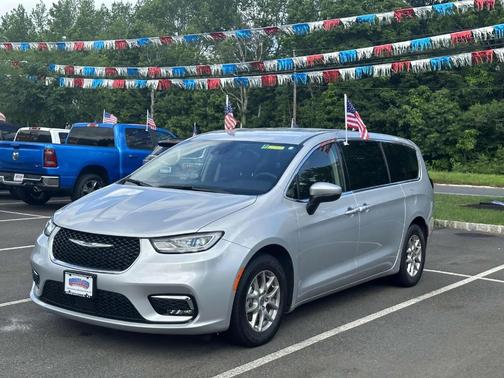 2023 Chrysler Pacifica Touring-L