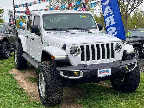 Bright White Clearcoat 2020 Jeep Gladiator Overland