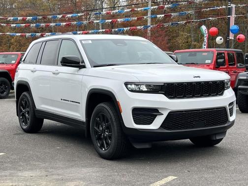 2025 Jeep Grand Cherokee Laredo