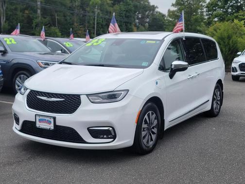 2023 Chrysler Pacifica Hybrid Limited