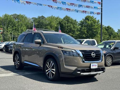 2025 Nissan Pathfinder Platinum