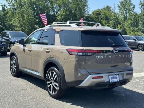 2025 Nissan Pathfinder Platinum