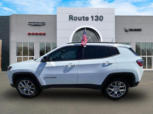 2022 Jeep Compass Latitude Lux