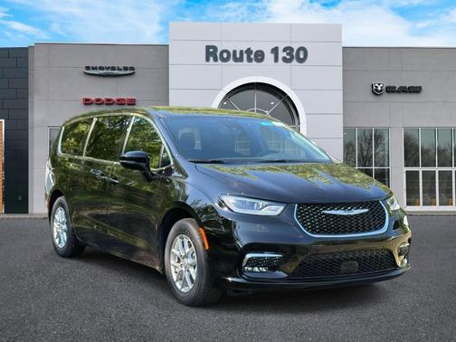 Diamond Black 2026 Chrysler Pacifica Select