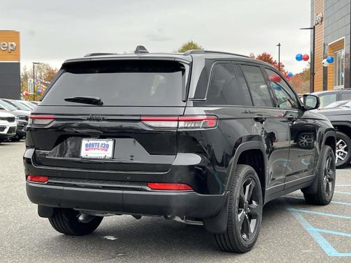 2025 Jeep Grand Cherokee Laredo
