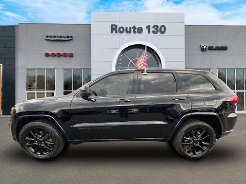 Diamond Black 2021 Jeep Grand Cherokee Laredo