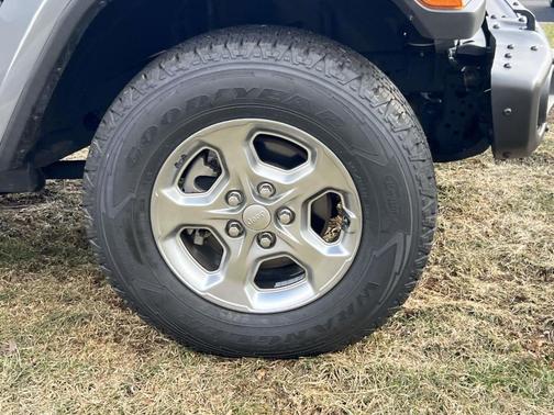 2021 Jeep Gladiator Sport