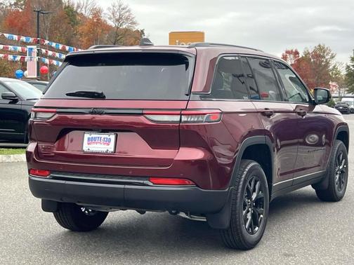 2025 Jeep Grand Cherokee Laredo