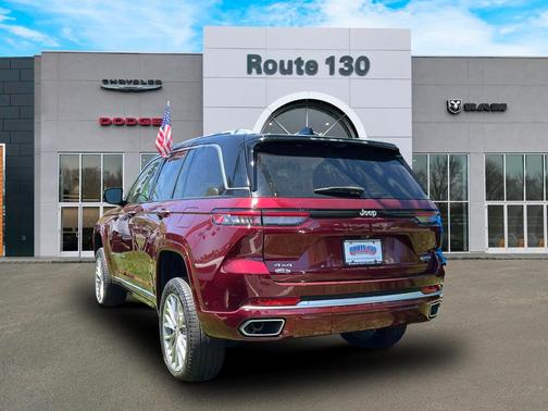 2022 Jeep Grand Cherokee Summit