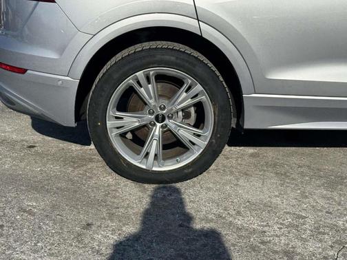 2022 Audi Q8 55 Premium