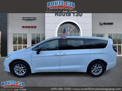 2024 Chrysler Pacifica Touring-L