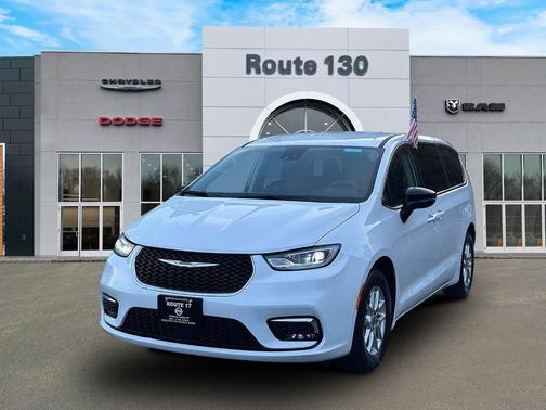 2024 Chrysler Pacifica Touring-L