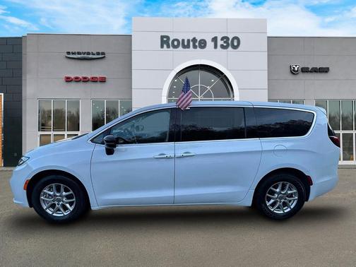 2024 Chrysler Pacifica Touring-L