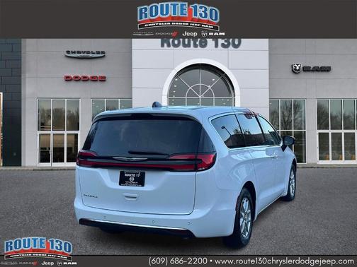 2024 Chrysler Pacifica Touring-L