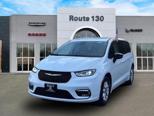 2024 Chrysler Pacifica Touring-L