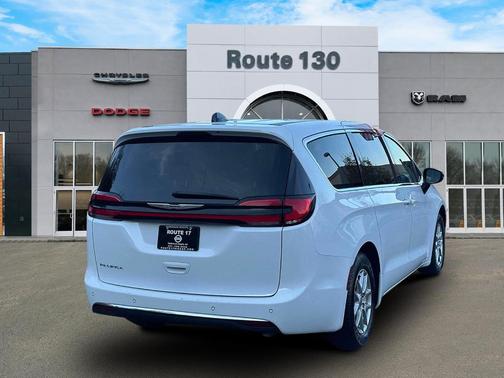 2024 Chrysler Pacifica Touring-L