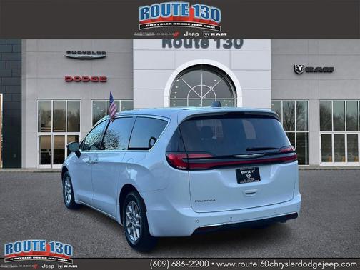 2024 Chrysler Pacifica Touring-L