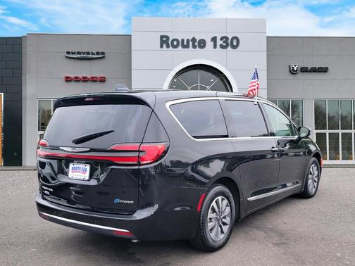 2023 Chrysler Pacifica Hybrid Limited