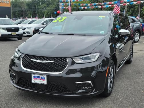 2023 Chrysler Pacifica Hybrid Limited