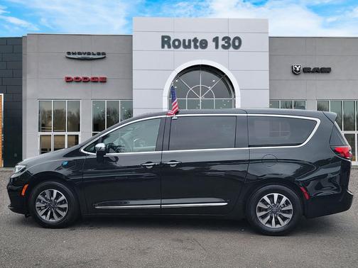 2023 Chrysler Pacifica Hybrid Limited