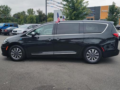 2023 Chrysler Pacifica Hybrid Limited