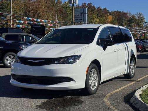 2026 Chrysler Voyager LX