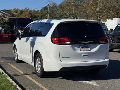 2026 Chrysler Voyager LX