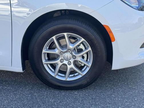 2026 Chrysler Voyager LX