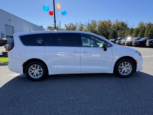 2026 Chrysler Voyager LX