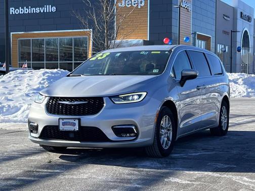 2023 Chrysler Pacifica Touring-L