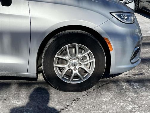2023 Chrysler Pacifica Touring-L