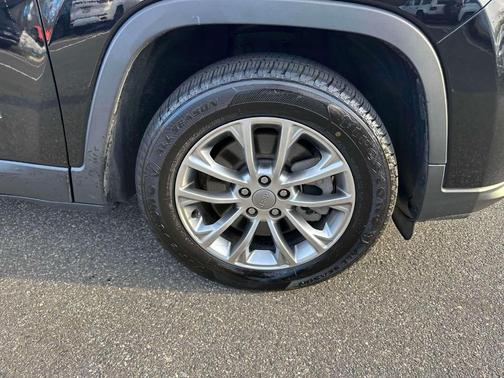 2022 Jeep Cherokee Latitude Lux