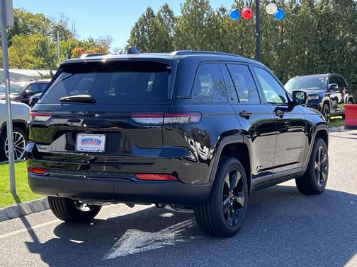 2025 Jeep Grand Cherokee Laredo
