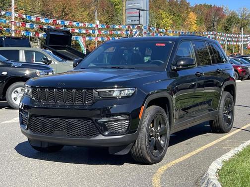 2025 Jeep Grand Cherokee Laredo