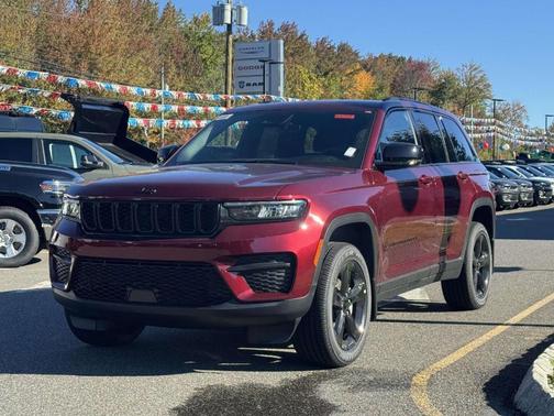 2025 Jeep Grand Cherokee Laredo