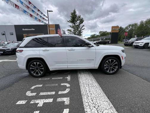 2022 Jeep Grand Cherokee Overland